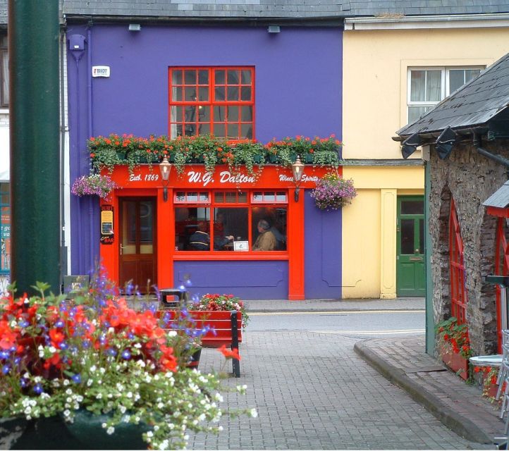 Ireland: Blarney Castle, Kilkenny & Irish Whiskey 3-Day Tour - Where you sleep: en-suite B&Bs, outskirts locations, and stair planning