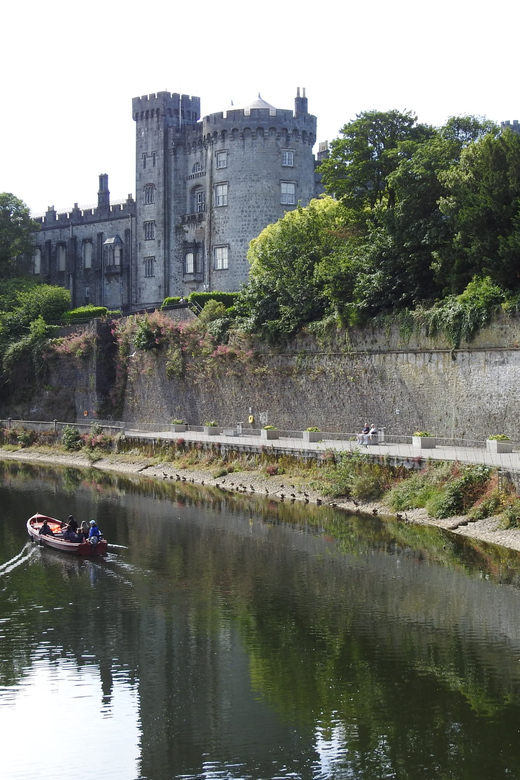 Kilkenny: Guided City Boat Tour with Kilkenny Castle Views - Upstream start: medieval Kilkenny, WW1 memorial, and St Canice’s views