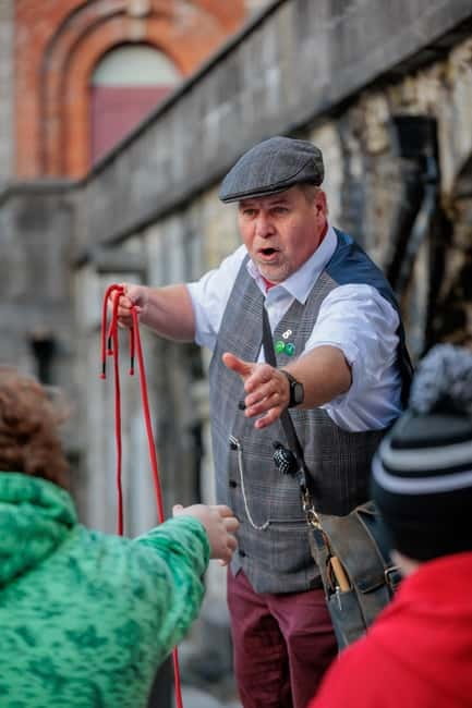 Kilkenny: Historical and Hysterical Guided City Walking Tour - Kytelers Inn and the small performances that keep the tour playful