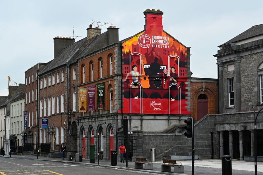 Kilkenny: Smithwick's Beer Experience - Finding Smithwick’s Experience on Parliament Street