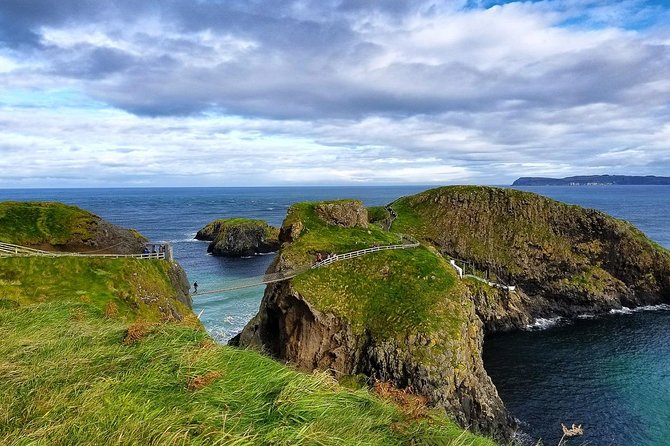Northern Ireland Including Giant's Causeway Rail Tour from Dublin - Dunluce Castle: a 10-minute cliffside photo hit