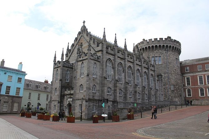 PRIVATE Dublin Kickstart Tour With a Local PRIVATE Guide - Temple Bar on foot: how a 10-minute stop sets the vibe for the whole city