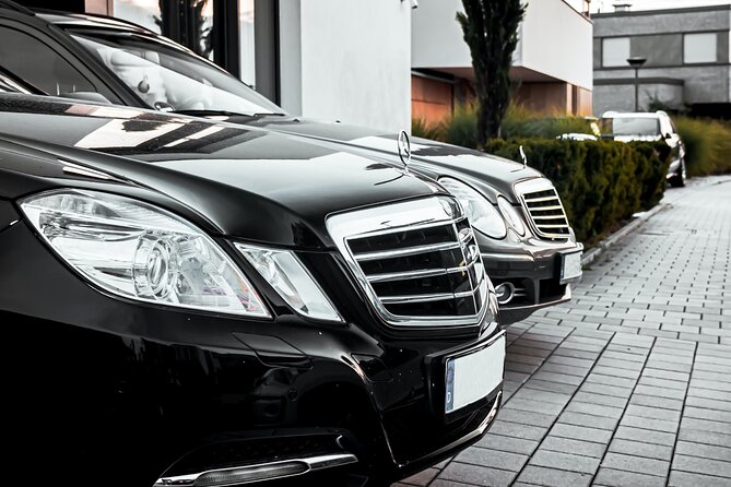 Private Sedan (4 seats) Transfer from Dublin Airport to Dublin City Center - Meeting Your Driver in the Arrivals Hall (Sign Included)