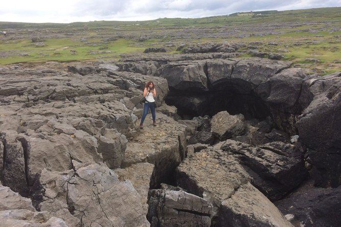 Scogliere di moher e Galway in italiano - Stop 3, Galway on foot: Spanish Arch, swans, and live music energy