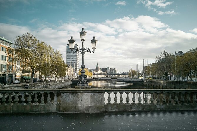 Self-Guided Scavenger Hunt: Dublin Adventure - Ha’penny Bridge: trivia plus the daily rhythm of the city