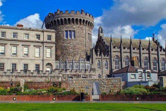 St Patrick's Cathedral, Book of Kells and Dublin Castle Tour - The Molly Malone Statue Stop: A Small Break With a Big Story