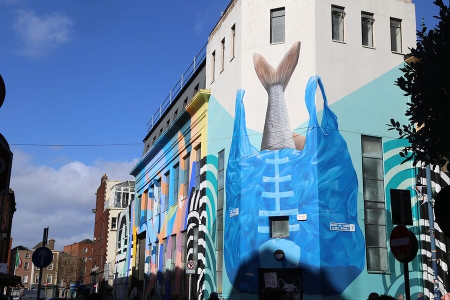 Street Art Walking Tour - Taking pictures without missing the details