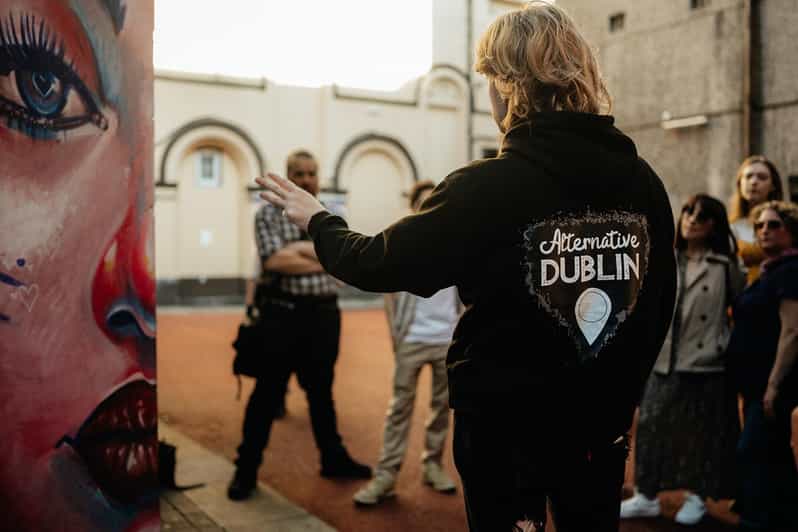 Street Art Walking Tour - The guide experience: local credibility and real conversation