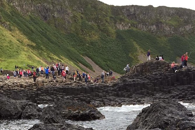 The Giant's Causeway, Dunluce Castel and Belfast - Spanish guide - Starting in Dublin, and Why the 8:00 am Pickup Matters