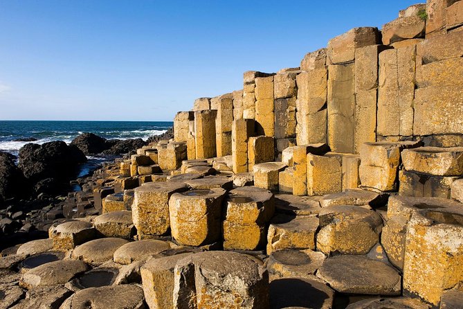 The Giant's Causeway, Dunluce Castel and Belfast - Spanish guide - Dunluce Castle on the Cliffs: Sea Views and Shipwreck Stories