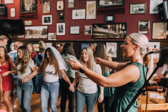 The Irish Dance Party in Dublin - Food and drinks at the bar: keep it simple and don’t rush ordering