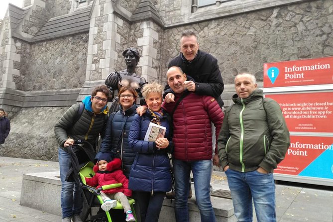 Tour a piedi di Dublino in Italiano - Ha’penny Bridge: A Two-Minute Crossing With a Story