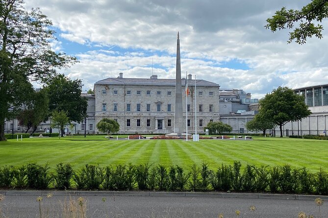 Turtle Bunbury's Dublin: A Self-Guided Audio Tour from a Celebrated Author - Merrion Square to Oscar Wilde: pausing for literature in the middle of the route