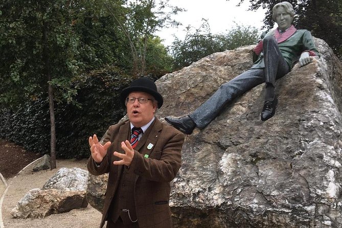 Walking tour in Merrion Square Park - Dublin Rogues Tour - Why Merrion Square Park is a great stage for Irish rogues