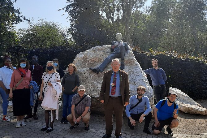 Walking tour in Merrion Square Park - Dublin Rogues Tour - Logistics that actually matter on a park walk