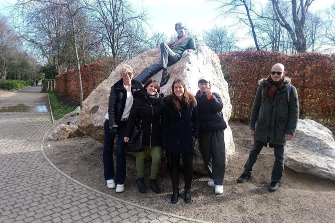 Walking tour in Merrion Square Park with a pint of Guinness Dublin Rogues Tour - Timing, walking comfort, and group size