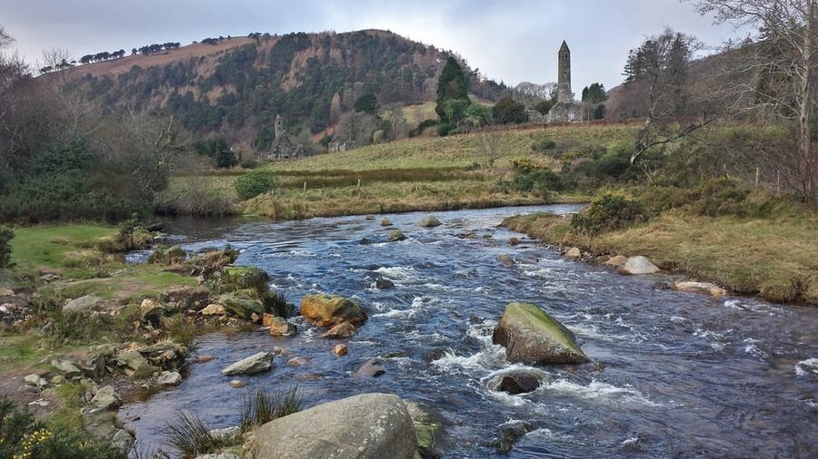 Wicklow Mountains Private Day Tour including Glendalough - Lunch in a traditional Irish pub: plan for food, not decisions